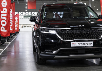 Подержанный автомобиль Kia Carnival 2023 года (4 фото)