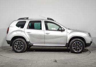 Подержанный автомобиль Renault Duster 2016 года (4 фото)