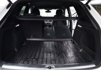 Подержанный автомобиль Audi Q5 2021 года (33 фото)