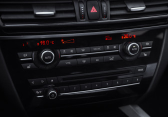 Подержанный автомобиль BMW X5 2016 года (23 фото)