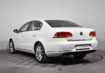 Подержанный автомобиль Volkswagen Passat Sedan 2012 года (7 фото)