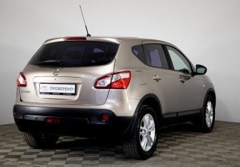 Подержанный автомобиль Nissan Qashqai 2011 года (5 фото)