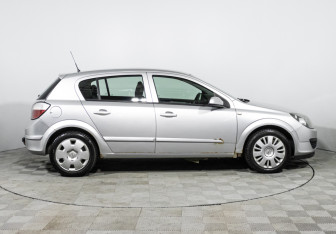 Подержанный автомобиль Opel Astra Hatchback 2006 года (4 фото)