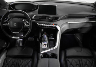 Подержанный автомобиль Peugeot 5008 Suv 2019 года (16 фото)