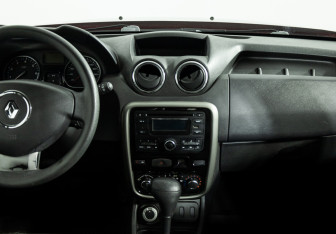 Подержанный автомобиль Renault Duster 2014 года (14 фото)
