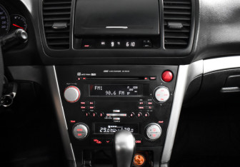 Подержанный автомобиль Subaru Outback Wagon 2007 года (17 фото)