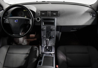 Подержанный автомобиль Volvo S40 2012 года (14 фото)