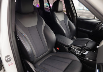 Подержанный автомобиль BMW X3 2020 года (24 фото)