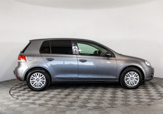 Подержанный автомобиль Volkswagen Golf Hatchback 2012 года (4 фото)