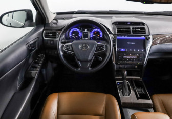 Подержанный автомобиль Toyota Camry Sedan 2017 года (10 фото)