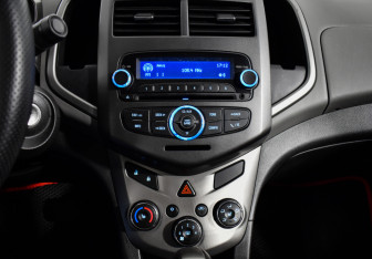 Подержанный автомобиль Chevrolet Aveo Sedan 2012 года (16 фото)