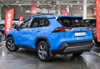 Подержанный автомобиль Toyota RAV4 2020 года (6 фото)