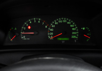 Подержанный автомобиль Toyota Corolla Hatchback 2003 года (16 фото)