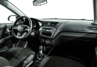 Подержанный автомобиль Kia Rio Sedan 2014 года (9 фото)