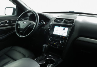 Подержанный автомобиль Ford Explorer 2018 года (11 фото)