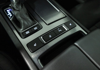 Подержанный автомобиль Hyundai Genesis 2015 года (22 фото)