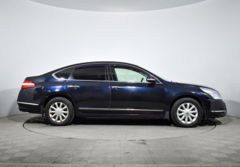 Подержанный автомобиль Nissan Teana 2011 года (4 фото)