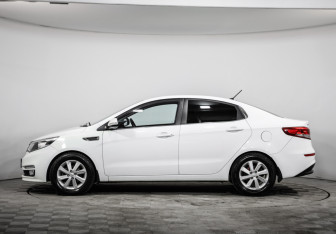Подержанный автомобиль Kia Rio Sedan 2016 года (8 фото)