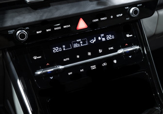 Подержанный автомобиль Kia Carnival 2021 года (32 фото)