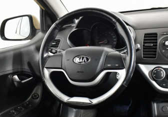 Подержанный автомобиль Kia Picanto 2015 года (14 фото)