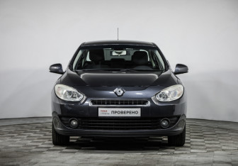 Подержанный автомобиль Renault Fluence 2010 года (2 фото)