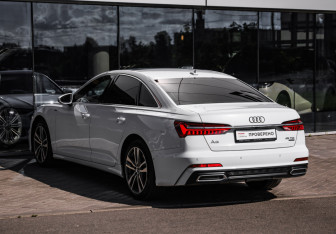 Подержанный автомобиль Audi A6 Sedan 2020 года (8 фото)
