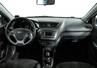 Подержанный автомобиль Kia Rio Sedan 2016 года (13 фото)
