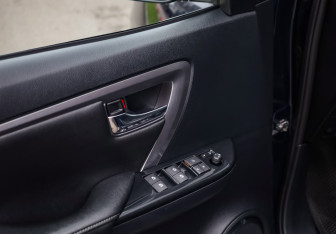 Подержанный автомобиль Toyota Fortuner 2020 года (14 фото)