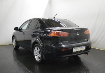 Подержанный автомобиль Mitsubishi Lancer Sedan 2008 года (7 фото)