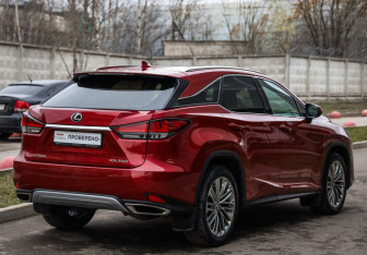 Подержанный автомобиль Lexus RX 2021 года (6 фото)