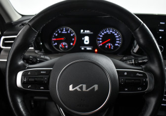 Подержанный автомобиль Kia K5 2021 года (17 фото)