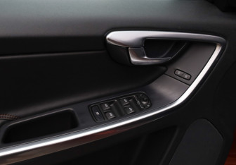 Подержанный автомобиль Volvo XC60 2014 года (25 фото)