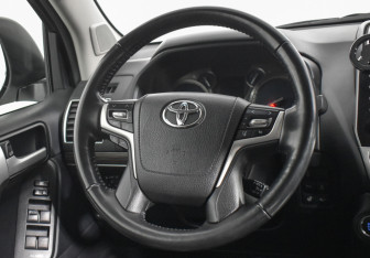 Подержанный автомобиль Toyota Land Cruiser Prado 2021 года (14 фото)