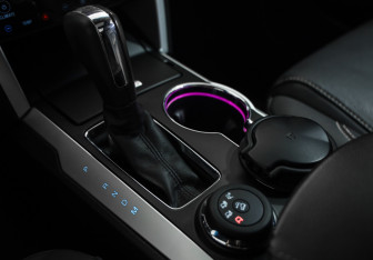 Подержанный автомобиль Ford Explorer 2014 года (18 фото)