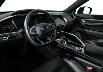Подержанный автомобиль Geely Tugella 2023 года (11 фото)