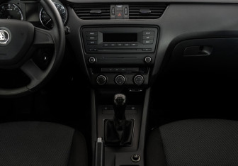 Подержанный автомобиль Skoda Octavia Liftback 2014 года (11 фото)