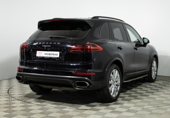 Подержанный автомобиль Porsche Cayenne 2015 года (5 фото)