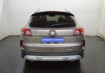 Подержанный автомобиль FAW Besturn X80 2019 года (6 фото)