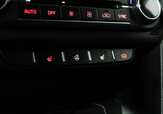 Подержанный автомобиль Kia Ceed Wagon 2021 года (20 фото)