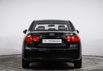Подержанный автомобиль Hyundai Elantra Sedan 2008 года (6 фото)