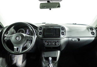Подержанный автомобиль Volkswagen Tiguan 2013 года (14 фото)
