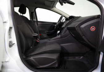 Подержанный автомобиль Ford Focus Sedan 2017 года (19 фото)