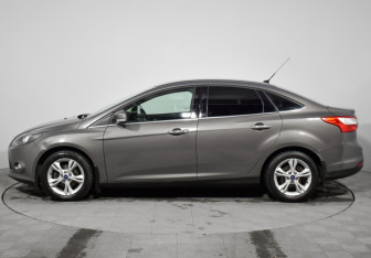 Подержанный автомобиль Ford Focus Sedan 2012 года (8 фото)