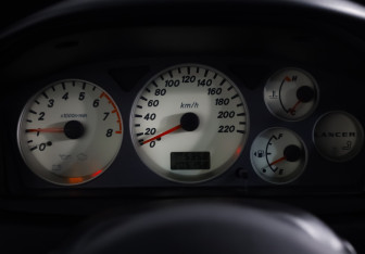 Подержанный автомобиль Mitsubishi Lancer Sedan 2006 года (11 фото)