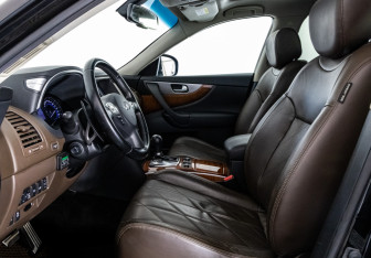 Подержанный автомобиль Infiniti QX70 2015 года (20 фото)