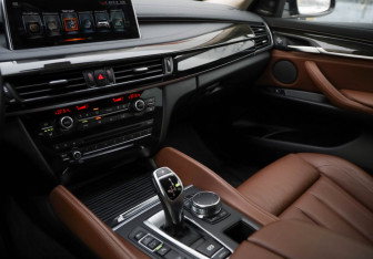 Подержанный автомобиль BMW X6 2017 года (19 фото)