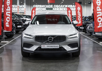 Подержанный автомобиль Volvo V60 Cross Country 2020 года (3 фото)