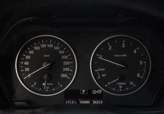 Подержанный автомобиль BMW X1 2017 года (14 фото)