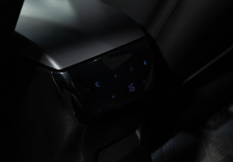 Подержанный автомобиль Zeekr X 2023 года (27 фото)