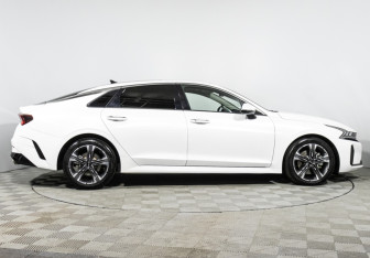 Подержанный автомобиль Kia K5 2022 года (4 фото)